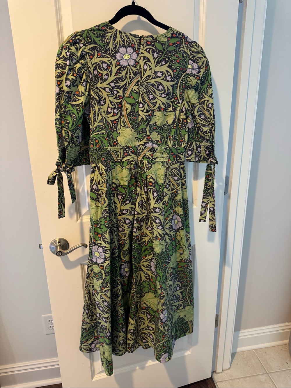 Tuckernuck Green Vine Floral Grayson Midi Dress | M - Picture 4 of 5